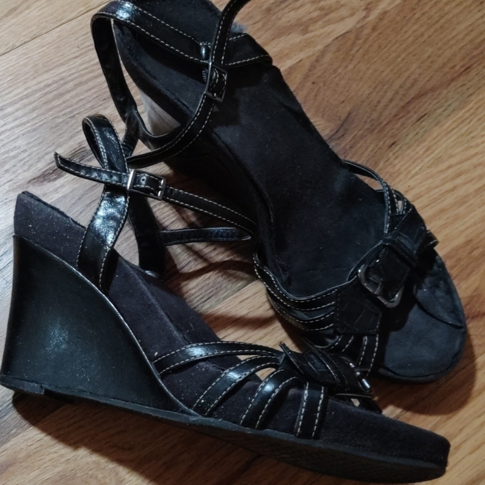Bass Black Wedges